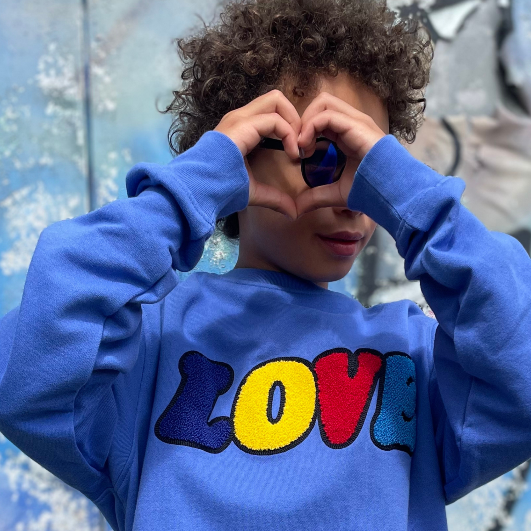 Kinder Sweatshirt aus Bio-Baumwolle mit Motiv Love