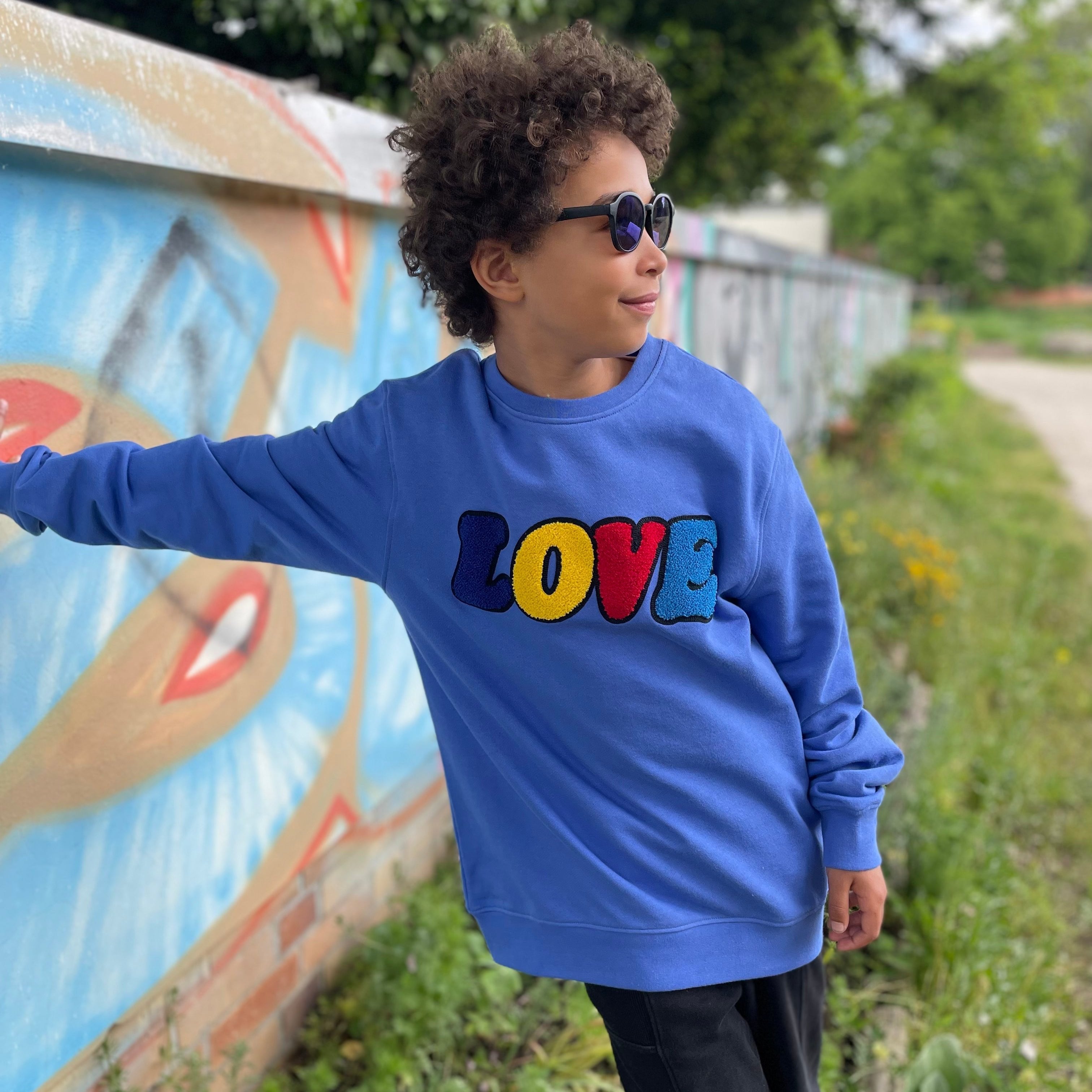 Kinder Sweatshirt aus Bio-Baumwolle mit Motiv Love